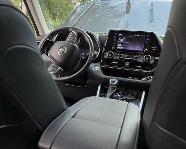 Тойота Хайлендер 2021 в Киеве на Automoto.ua Серый Тойота Хайлендер, объемом двигателя 2.49 л и пробегом 40 тыс. км за 44500 $, фото 8 на Automoto.ua