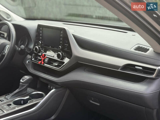 Сірий Тойота Хайлендер, об'ємом двигуна 3.46 л та пробігом 23 тис. км за 40789 $, фото 49 на Automoto.ua