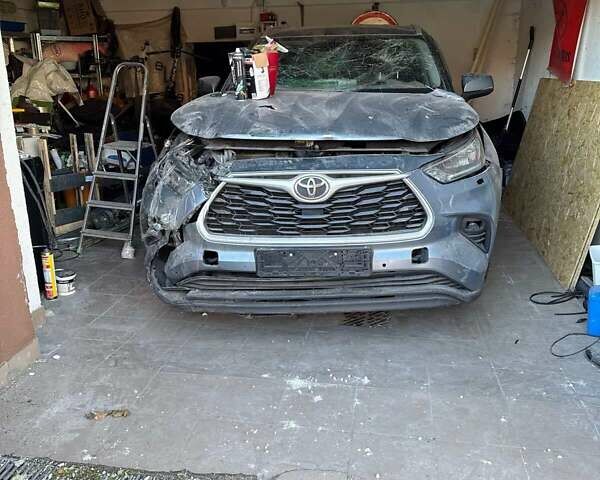 Тойота Хайлендер 2021 в Киеве на Automoto.ua Серый Тойота Хайлендер, объемом двигателя 3.46 л и пробегом 47 тыс. км за 30000 $, фото 1 на Automoto.ua