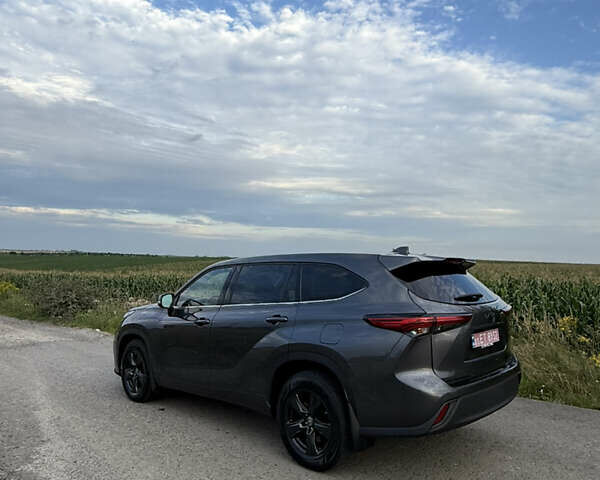 Тойота Хайлендер 2021 в Ровно на Automoto.ua Серый Тойота Хайлендер, объемом двигателя 2.49 л и пробегом 92 тыс. км за 39500 $, фото 3 на Automoto.ua