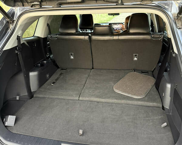 Тойота Хайлендер 2021 в Ровно на Automoto.ua Серый Тойота Хайлендер, объемом двигателя 2.49 л и пробегом 92 тыс. км за 39500 $, фото 27 на Automoto.ua