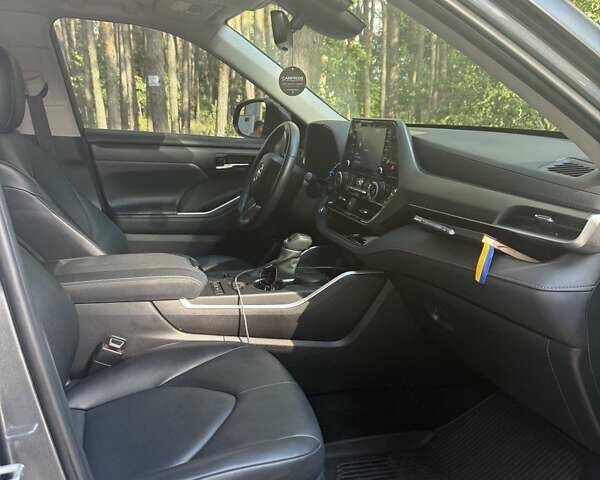 Тойота Хайлендер 2021 в Киеве на Automoto.ua Серый Тойота Хайлендер, объемом двигателя 2.49 л и пробегом 40 тыс. км за 44500 $, фото 9 на Automoto.ua