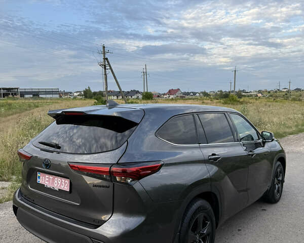 Тойота Хайлендер 2021 в Ровно на Automoto.ua Серый Тойота Хайлендер, объемом двигателя 2.49 л и пробегом 92 тыс. км за 39500 $, фото 6 на Automoto.ua