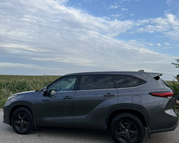 Тойота Хайлендер 2021 в Ровно на Automoto.ua Серый Тойота Хайлендер, объемом двигателя 2.49 л и пробегом 92 тыс. км за 39500 $, фото 7 на Automoto.ua