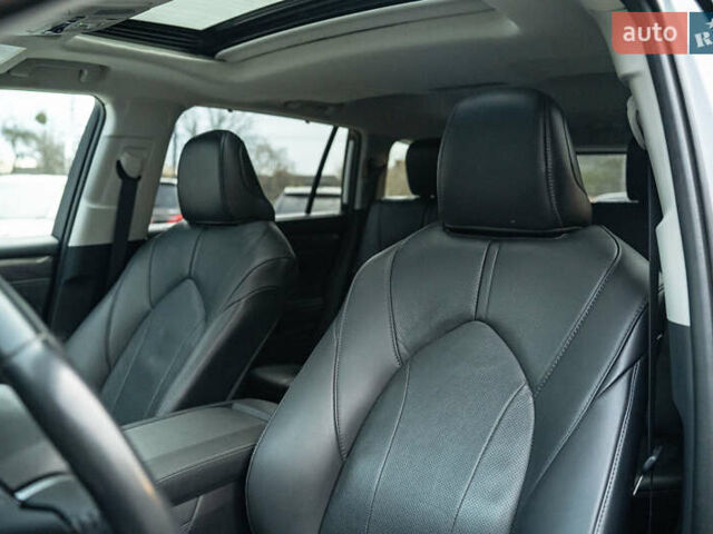 Сірий Тойота Хайлендер, об'ємом двигуна 3.46 л та пробігом 26 тис. км за 43900 $, фото 35 на Automoto.ua