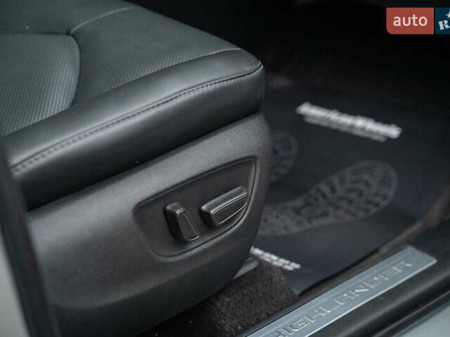 Сірий Тойота Хайлендер, об'ємом двигуна 3.46 л та пробігом 26 тис. км за 43900 $, фото 34 на Automoto.ua