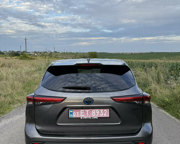 Тойота Хайлендер 2021 в Ровно на Automoto.ua Серый Тойота Хайлендер, объемом двигателя 2.49 л и пробегом 92 тыс. км за 39500 $, фото 4 на Automoto.ua