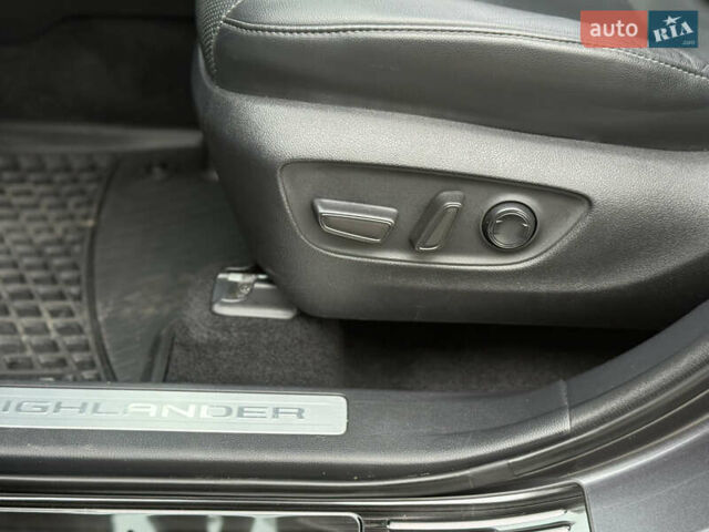 Сірий Тойота Хайлендер, об'ємом двигуна 3.46 л та пробігом 23 тис. км за 40789 $, фото 16 на Automoto.ua