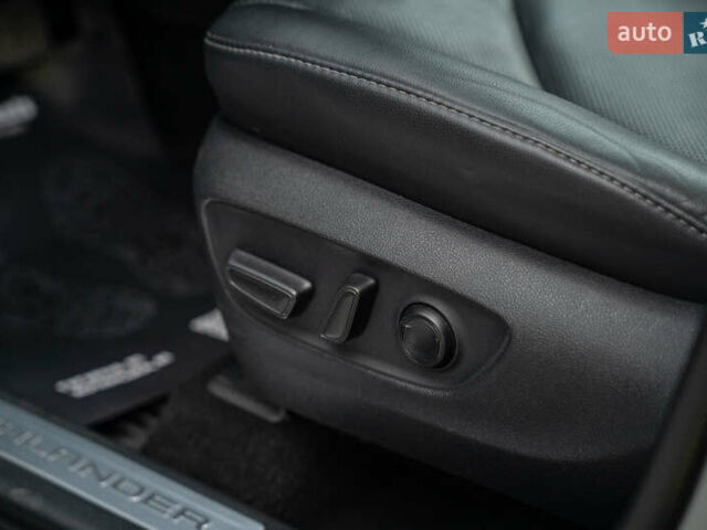 Сірий Тойота Хайлендер, об'ємом двигуна 3.46 л та пробігом 26 тис. км за 43900 $, фото 19 на Automoto.ua