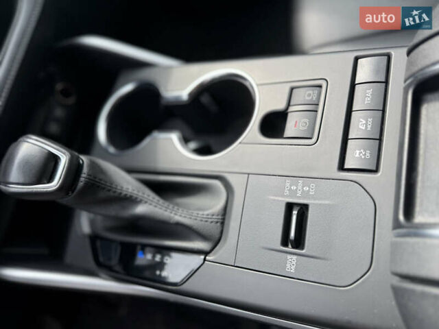 Тойота Хайлендер 2021 в Киеве на Automoto.ua Серый Тойота Хайлендер, объемом двигателя 2.49 л и пробегом 155 тыс. км за 39900 $, фото 27 на Automoto.ua