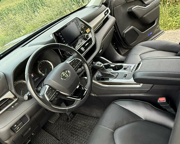 Тойота Хайлендер 2021 в Ровно на Automoto.ua Серый Тойота Хайлендер, объемом двигателя 2.49 л и пробегом 92 тыс. км за 39500 $, фото 10 на Automoto.ua