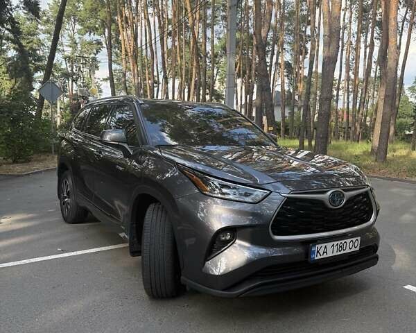 Тойота Хайлендер 2021 в Киеве на Automoto.ua Серый Тойота Хайлендер, объемом двигателя 2.49 л и пробегом 40 тыс. км за 44500 $, фото 4 на Automoto.ua