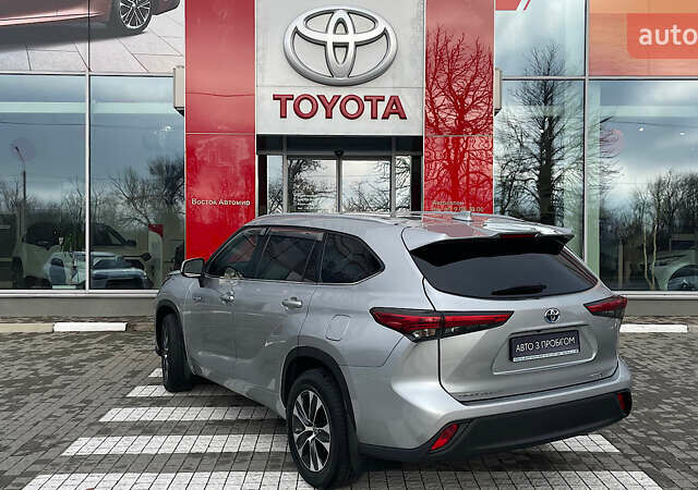 Серый Тойота Хайлендер, объемом двигателя 2.49 л и пробегом 98 тыс. км за 39905 $, фото 1 на Automoto.ua