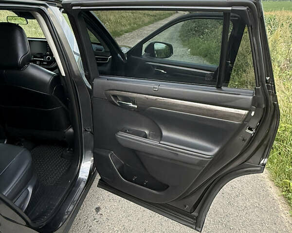 Тойота Хайлендер 2021 в Ровно на Automoto.ua Серый Тойота Хайлендер, объемом двигателя 2.49 л и пробегом 92 тыс. км за 39500 $, фото 16 на Automoto.ua