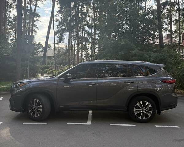 Тойота Хайлендер 2021 в Киеве на Automoto.ua Серый Тойота Хайлендер, объемом двигателя 2.49 л и пробегом 40 тыс. км за 44500 $, фото 2 на Automoto.ua