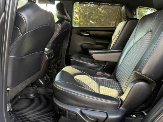 Тойота Хайлендер 2021 в Киеве на Automoto.ua Серый Тойота Хайлендер, объемом двигателя 3.5 л и пробегом 25 тыс. км за 15300 $, фото 10 на Automoto.ua