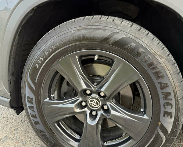 Тойота Хайлендер 2021 в Ровно на Automoto.ua Серый Тойота Хайлендер, объемом двигателя 2.49 л и пробегом 92 тыс. км за 39500 $, фото 24 на Automoto.ua