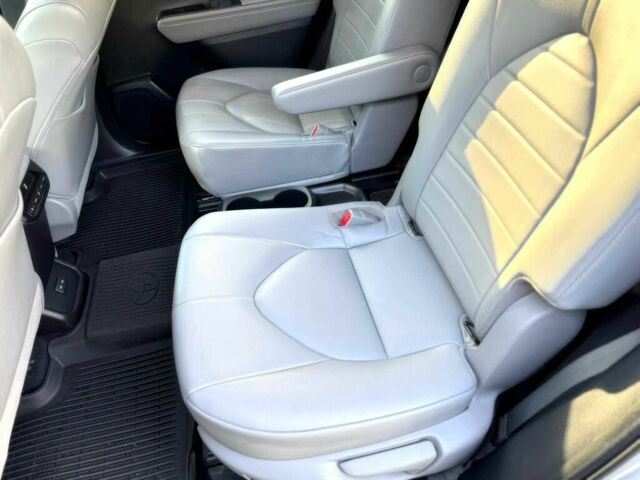 Сірий Тойота Хайлендер, об'ємом двигуна 2.4 л та пробігом 12 тис. км за 37100 $, фото 12 на Automoto.ua