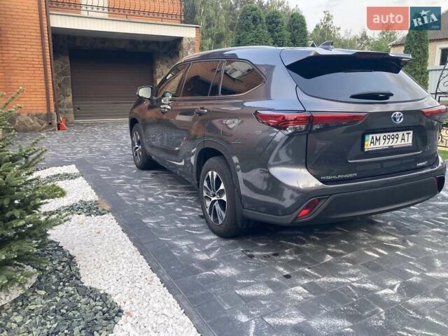 Серый Тойота Хайлендер, объемом двигателя 2.49 л и пробегом 55 тыс. км за 52700 $, фото 1 на Automoto.ua