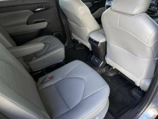 Сірий Тойота Хайлендер, об'ємом двигуна 2.5 л та пробігом 26 тис. км за 32000 $, фото 11 на Automoto.ua