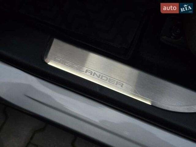 Серый Тойота Хайлендер, объемом двигателя 2.49 л и пробегом 30 тыс. км за 36999 $, фото 35 на Automoto.ua