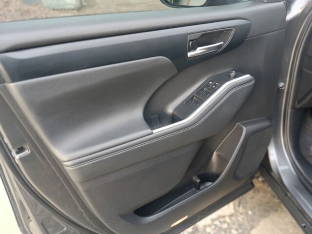 Серый Тойота Хайлендер, объемом двигателя 0 л и пробегом 80 тыс. км за 43000 $, фото 11 на Automoto.ua