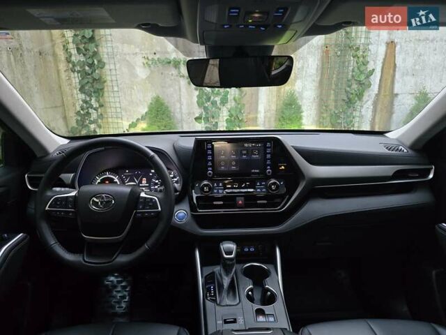 Серый Тойота Хайлендер, объемом двигателя 2.49 л и пробегом 30 тыс. км за 36999 $, фото 1 на Automoto.ua