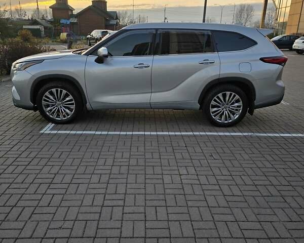 Серый Тойота Хайлендер, объемом двигателя 3.46 л и пробегом 13 тыс. км за 53500 $, фото 3 на Automoto.ua