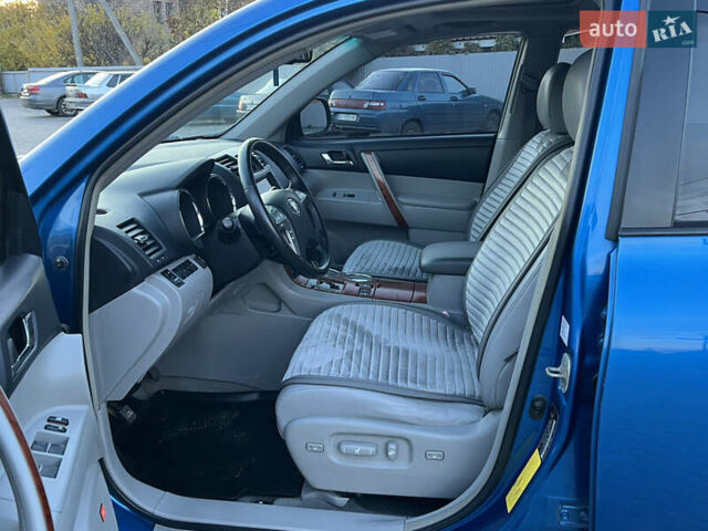 Синий Тойота Хайлендер, объемом двигателя 3.5 л и пробегом 196 тыс. км за 13000 $, фото 50 на Automoto.ua