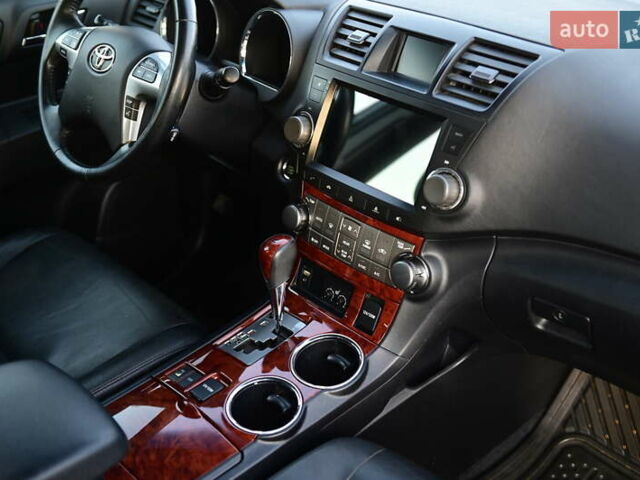 Синий Тойота Хайлендер, объемом двигателя 3.5 л и пробегом 241 тыс. км за 18500 $, фото 30 на Automoto.ua