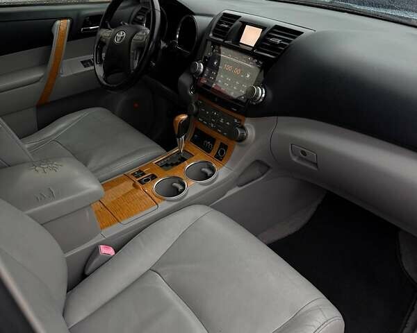 Синий Тойота Хайлендер, объемом двигателя 3.3 л и пробегом 353 тыс. км за 18900 $, фото 10 на Automoto.ua