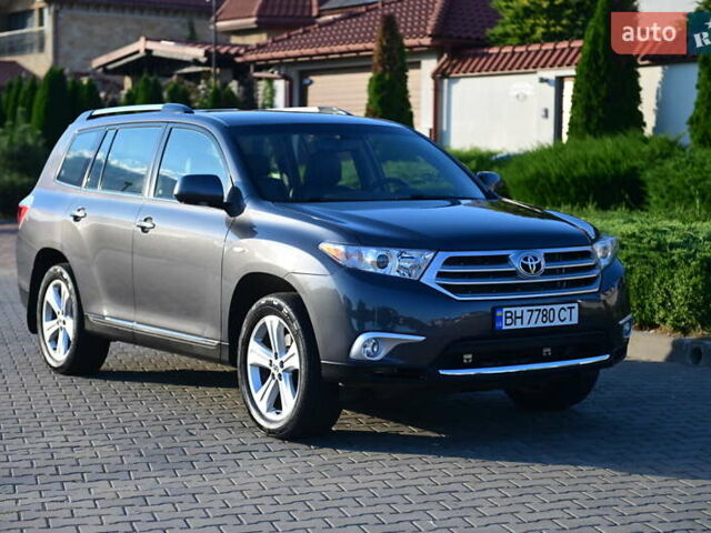 Синий Тойота Хайлендер, объемом двигателя 3.5 л и пробегом 241 тыс. км за 18500 $, фото 1 на Automoto.ua