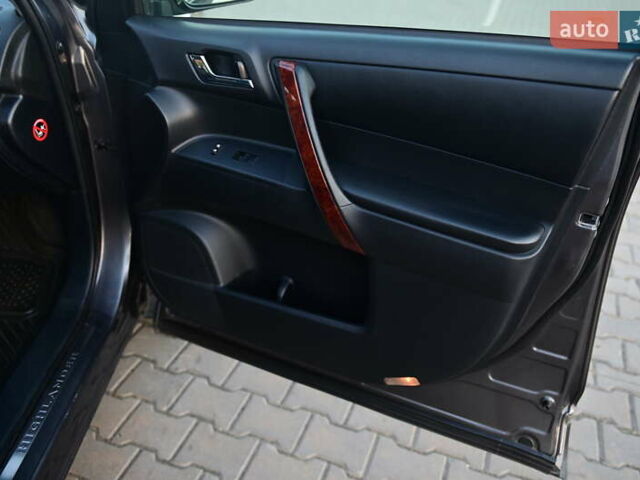 Синий Тойота Хайлендер, объемом двигателя 3.5 л и пробегом 241 тыс. км за 18500 $, фото 24 на Automoto.ua