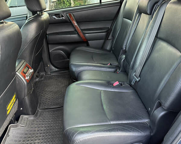 Синій Тойота Хайлендер, об'ємом двигуна 3.5 л та пробігом 173 тис. км за 15700 $, фото 15 на Automoto.ua