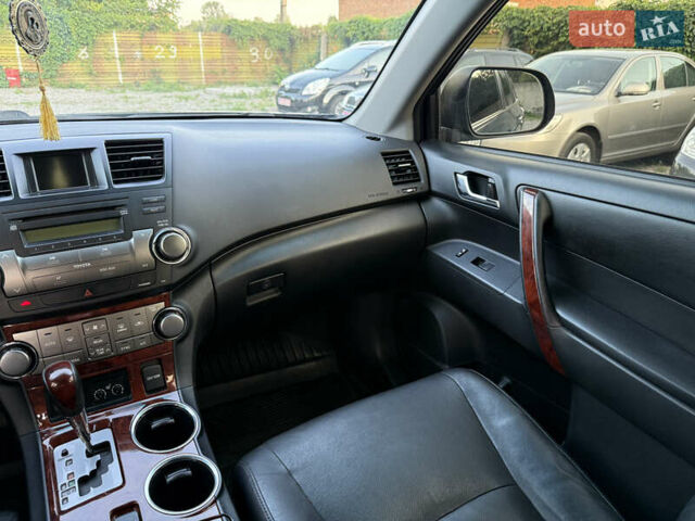 Синій Тойота Хайлендер, об'ємом двигуна 3.5 л та пробігом 173 тис. км за 15700 $, фото 8 на Automoto.ua