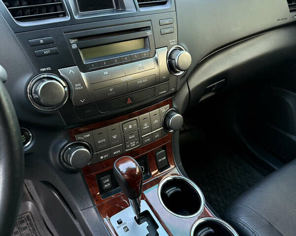 Синій Тойота Хайлендер, об'ємом двигуна 3.5 л та пробігом 173 тис. км за 15700 $, фото 11 на Automoto.ua