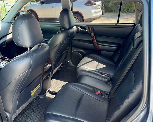 Синій Тойота Хайлендер, об'ємом двигуна 3.46 л та пробігом 221 тис. км за 19000 $, фото 3 на Automoto.ua