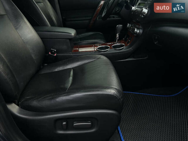 Синій Тойота Хайлендер, об'ємом двигуна 3.5 л та пробігом 238 тис. км за 18999 $, фото 19 на Automoto.ua