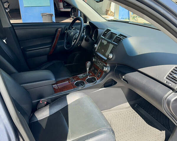 Синій Тойота Хайлендер, об'ємом двигуна 3.46 л та пробігом 221 тис. км за 19000 $, фото 2 на Automoto.ua