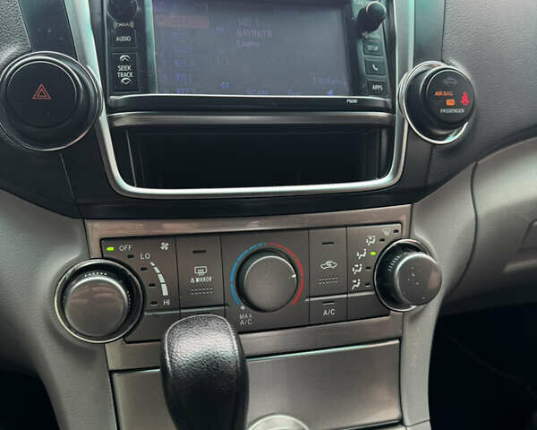 Синій Тойота Хайлендер, об'ємом двигуна 3.46 л та пробігом 258 тис. км за 16999 $, фото 16 на Automoto.ua