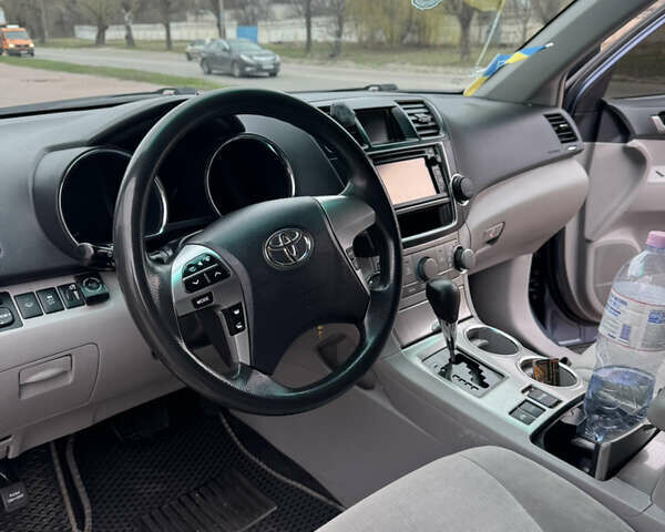 Синій Тойота Хайлендер, об'ємом двигуна 3.46 л та пробігом 258 тис. км за 16999 $, фото 14 на Automoto.ua