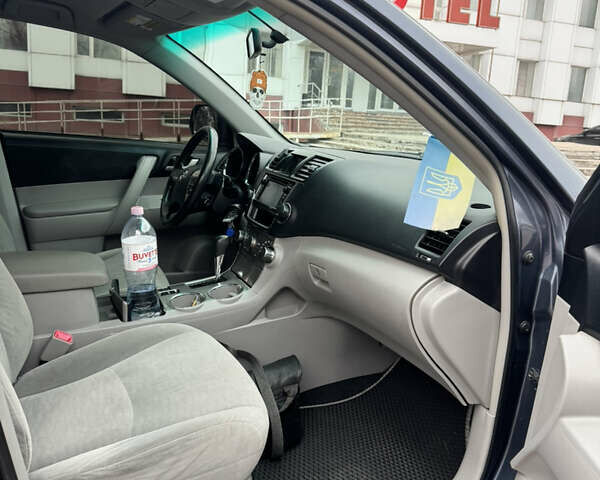 Синій Тойота Хайлендер, об'ємом двигуна 3.46 л та пробігом 258 тис. км за 16999 $, фото 8 на Automoto.ua