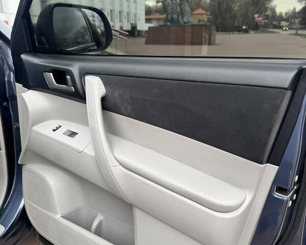 Синій Тойота Хайлендер, об'ємом двигуна 3.46 л та пробігом 258 тис. км за 16999 $, фото 9 на Automoto.ua