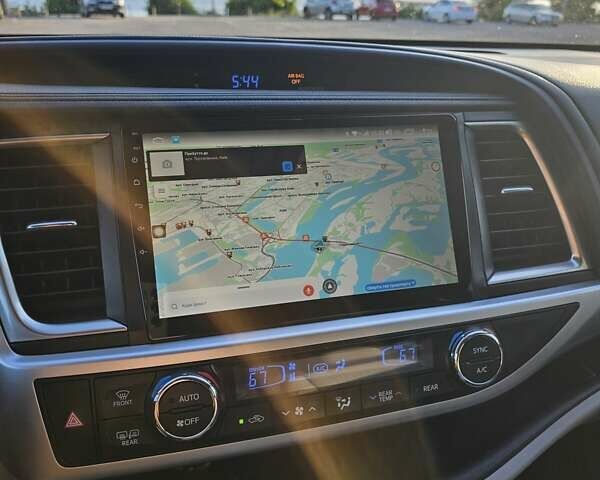 Синий Тойота Хайлендер, объемом двигателя 3.46 л и пробегом 165 тыс. км за 20950 $, фото 3 на Automoto.ua