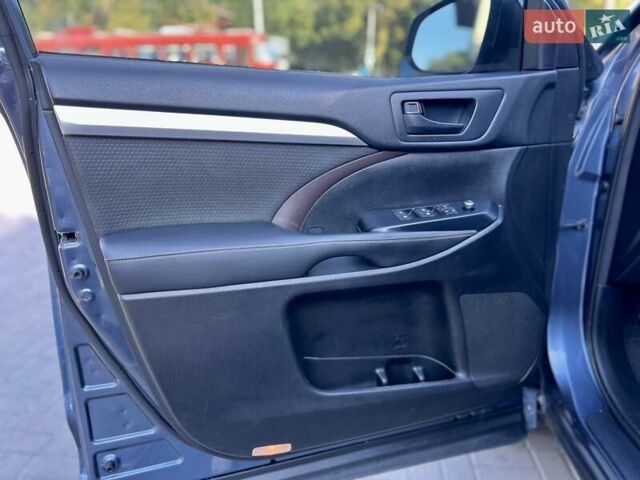 Синий Тойота Хайлендер, объемом двигателя 3.55 л и пробегом 127 тыс. км за 20700 $, фото 19 на Automoto.ua