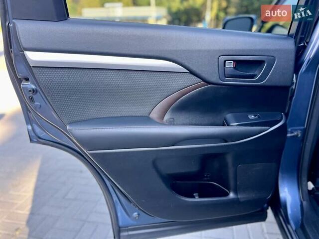 Синий Тойота Хайлендер, объемом двигателя 3.55 л и пробегом 127 тыс. км за 20700 $, фото 24 на Automoto.ua