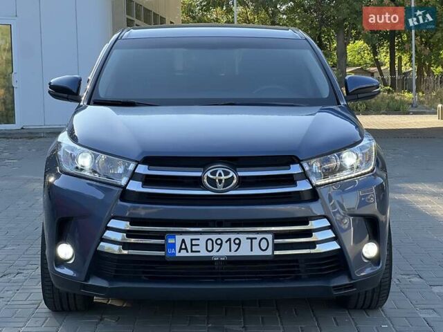 Синий Тойота Хайлендер, объемом двигателя 3.55 л и пробегом 127 тыс. км за 20700 $, фото 1 на Automoto.ua