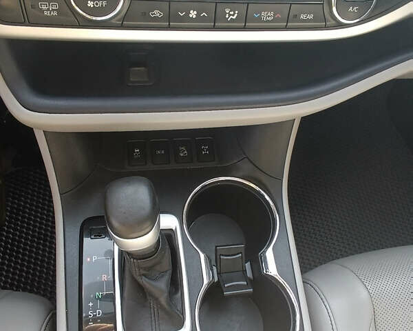 Синій Тойота Хайлендер, об'ємом двигуна 3.46 л та пробігом 235 тис. км за 23500 $, фото 31 на Automoto.ua