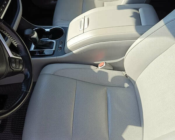 Синій Тойота Хайлендер, об'ємом двигуна 3.46 л та пробігом 235 тис. км за 23500 $, фото 30 на Automoto.ua