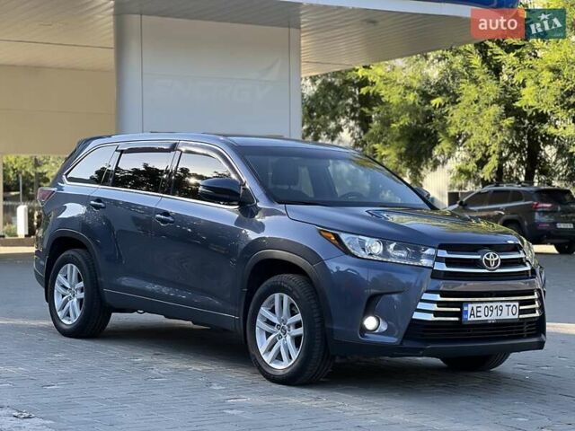 Синий Тойота Хайлендер, объемом двигателя 3.55 л и пробегом 127 тыс. км за 20700 $, фото 2 на Automoto.ua